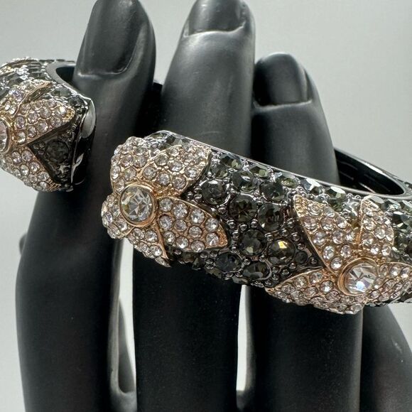 High End Department Store Designer Kissable Hinged Cuff Bracelet with Pave Cz - Picture 14 of 16